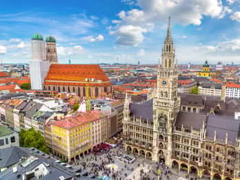Munich: Old Town & Viktualienmarkt City Walk in German