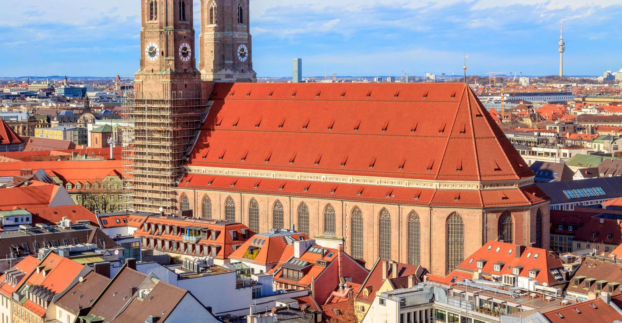 Munich: Old Town & Viktualienmarkt City Walk in German photo 11