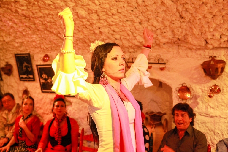 Granada: Pokaz flamenco w Sacromonte Caves z kolacją