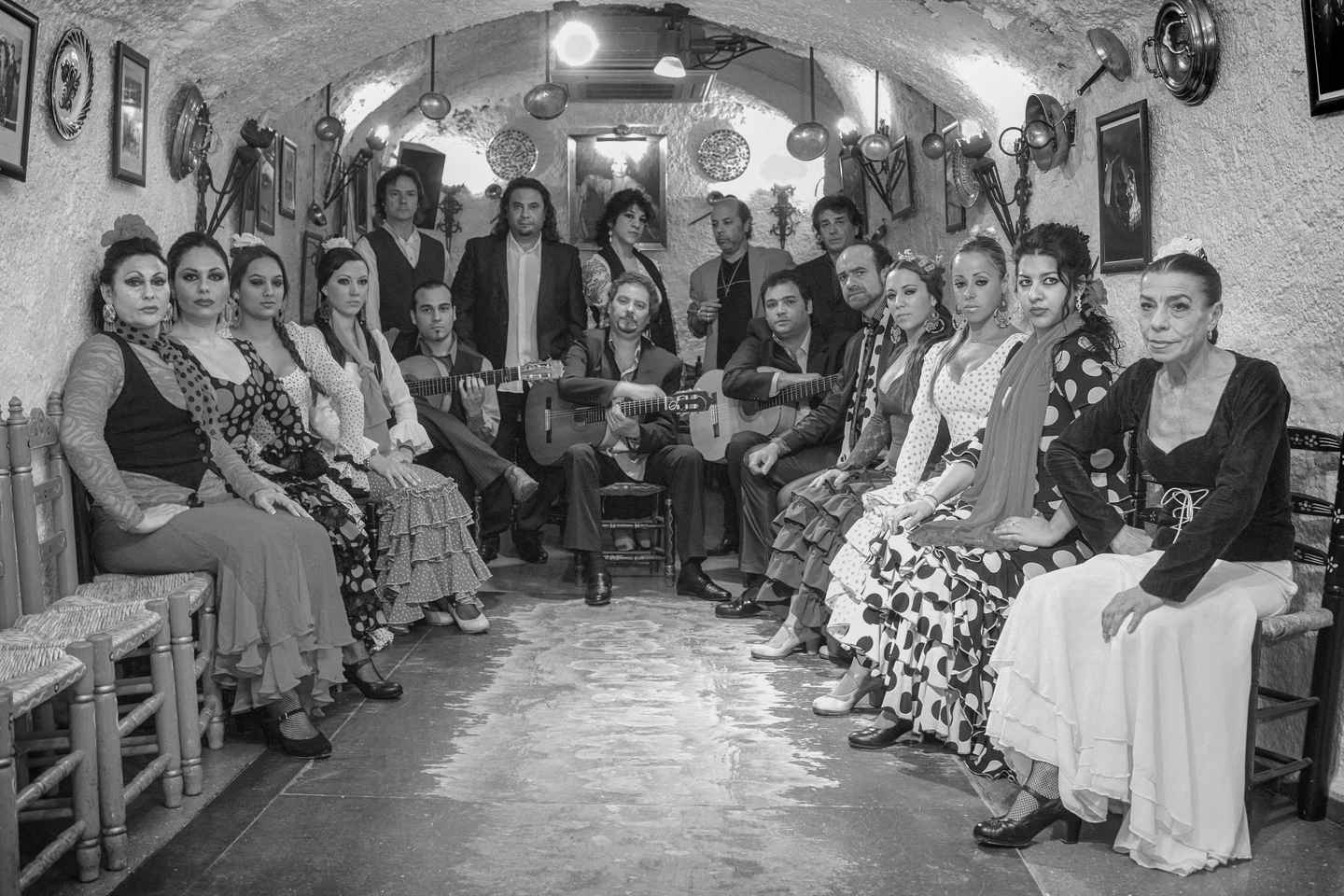 Granada: Sacromonte Caves Flamenco Show with Dinner