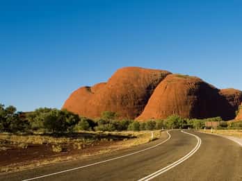 Von Yulara: 3-stündige Kata Tjuta Nachmittagstour in kleiner Gruppe Von Yulara: 3-stündige Kata Tjuta Nachmittagstour in kleiner Gruppe
