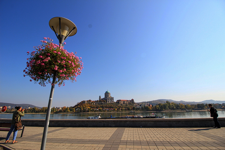 Ansa del Danubio e Szentendre: tour con pranzo da BudapestAnsa del Danubio e Szentendre: tour con prelievo dall&#039;hotel