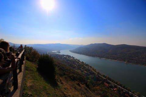 Ansa del Danubio e Szentendre: tour con pranzo da BudapestAnsa del Danubio e Szentendre: tour con prelievo dall&#039;hotel