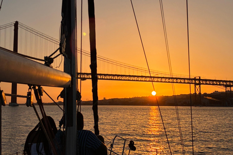 Sunset aboard a sailboat in Lisbon! Sunset aboard a sailing boat in Lisbon!