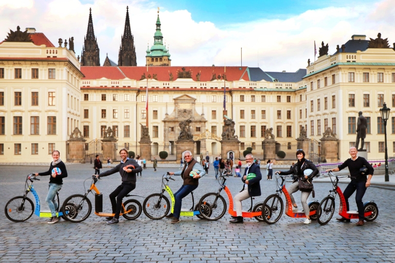 Prag: Halbtägige geführte Tour mit Segway und E-ScooterPrivate 3-stündige Kombitour mit Segway und E-Scooter
