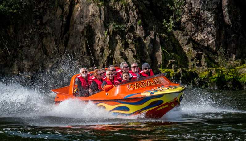 Cambridge: Waikato River 45-Minute Extreme Jet Boat Ride
