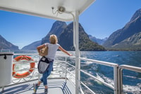 Milford Sound, Waterfalls, Wildlife et Rainforest Cruise - Hizvo