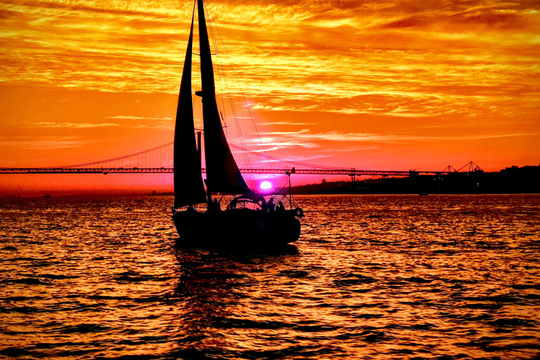 Lisboa: crucero privado al atardecer con vino espumoso