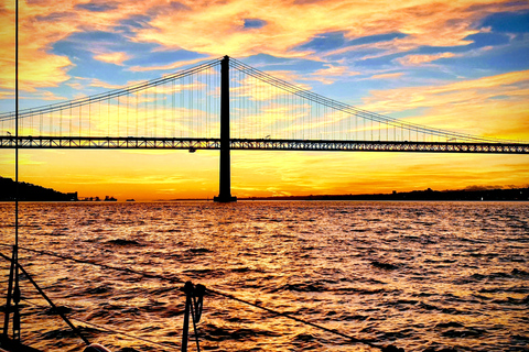 Lisboa: crucero privado al atardecer con vino espumoso