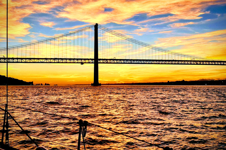 Lisboa: crucero privado al atardecer con vino espumoso