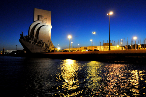 Lisboa: crucero privado al atardecer con vino espumoso