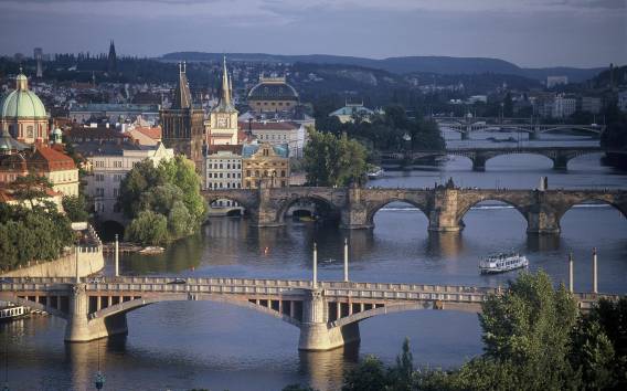 Prag: 3-stündige Bus-, Fuß- und Bootstour