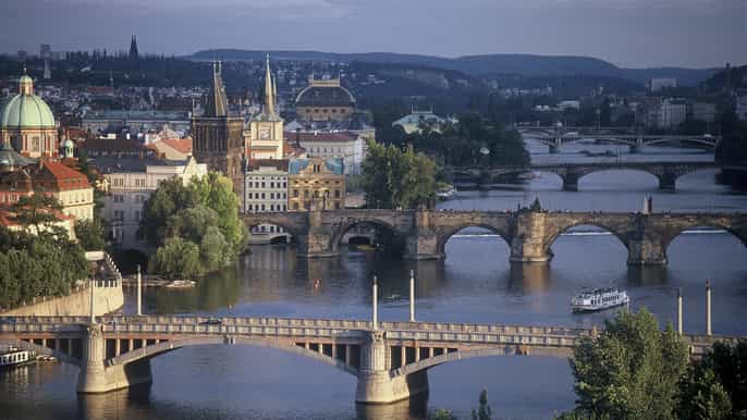 prague 3hour bus foot and boat tour