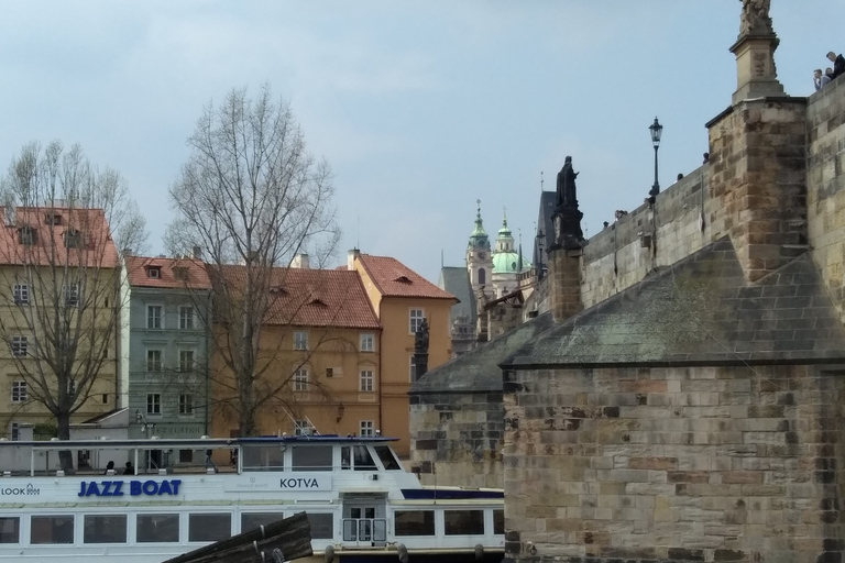 Prague: Bus and Boat TourPrague: 2 hour Bus, Foot and Boat Tour