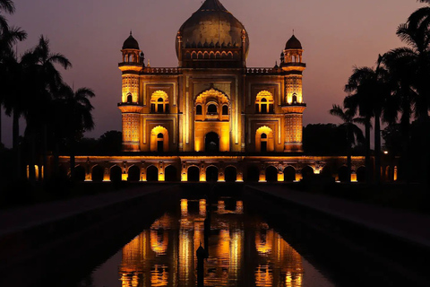 Delhi: tour a piedi con fotografia notturnaTour notturno senza biglietto d&#039;ingresso al monumento e cena