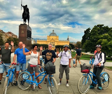 Zagreb: 2.5-Hour Highlights Bike Tour