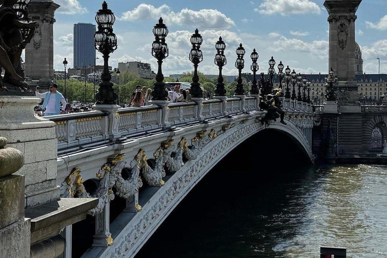 Paris: City Icons Tour with Seine Cruise & Café Time