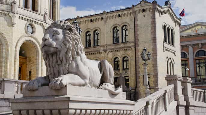 oslo highlights shared walking tour
