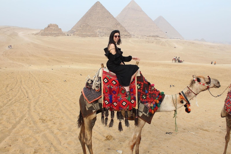 Marsa Alam: Excursión de un día al Cairo antiguo y las pirámides de Giza en aviónTour compartido con almuerzo - Entradas no incluidas