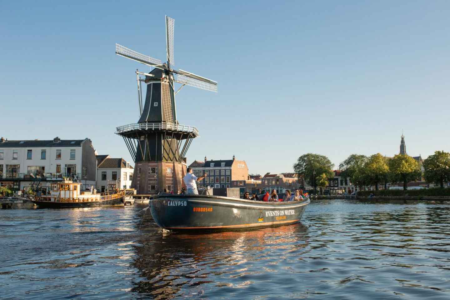 Haarlem: Sightseeing Boat Tour with Snacks and Drinks - Haarlem: Sightseeing Boat Tour with Snacks and Drinks
