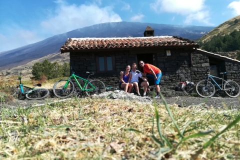 Etna: tour de medio día en bicicleta de montaña por el monte EtnaRecorrido compartido en bicicleta de montaña por el monte Etna en inglés