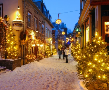 2-Hour Christmas Magic Tour in Old Quebec