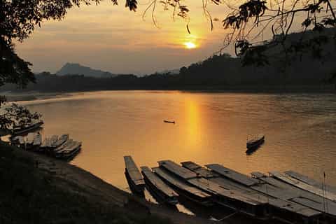 Luang Prabang: Vintage Tuk-Tuk Morning Tour