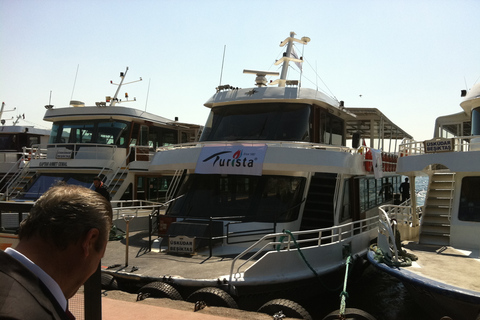 Istanbul: Bootsfahrt auf dem Bosporus mit Guide