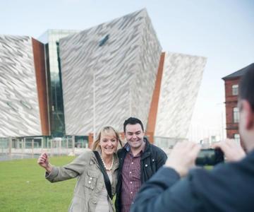 Belfast: Giant's Causeway Tour with Titanic Experience Entry