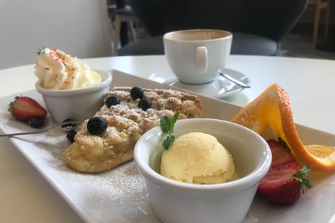 DAILY Warsaw Traditional Food Tasting & Guided Old Town Tour
