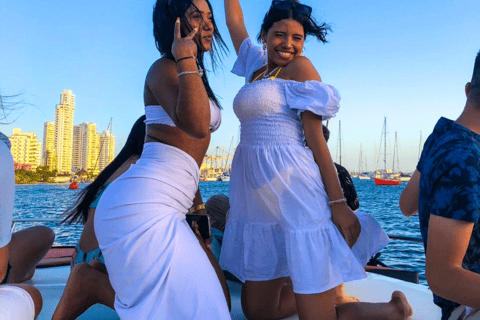 Fiesta en Barco en la Bahía de Cartagena y Contempla la Hermosa Puesta de SolFiesta en Barco en la Bahía de Cartagena y Ver la Hermosa Puesta de Sol