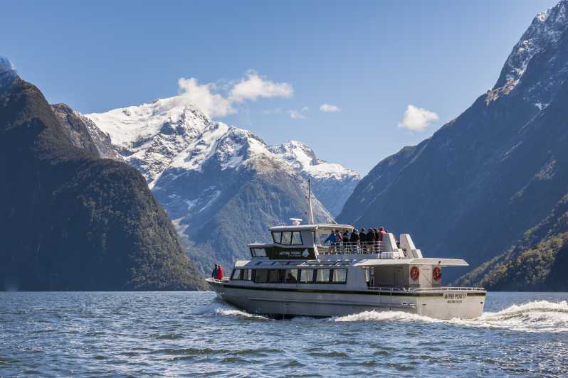 Milford Sound: 2-stündige Rundfahrt mit einem kleinen Boot