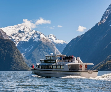 Milford Sound: crociera panoramica di 2 ore con piccole imbarcazioni