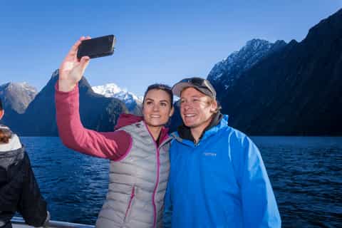 Milford Sound: 2-Hour Small Boat Scenic Cruise
