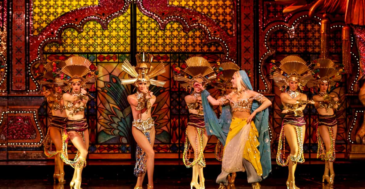 París: entrada a un cabaret del Moulin Rouge con champán