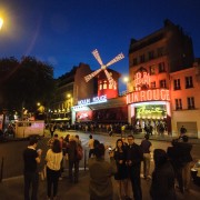 Paris: Middagsföreställning på Moulin Rouge