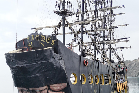 Gonster: gita in barca dei pirati all-inclusive con trasferimentoTour in barca dei pirati tutto compreso con incontro al porto di Kemer