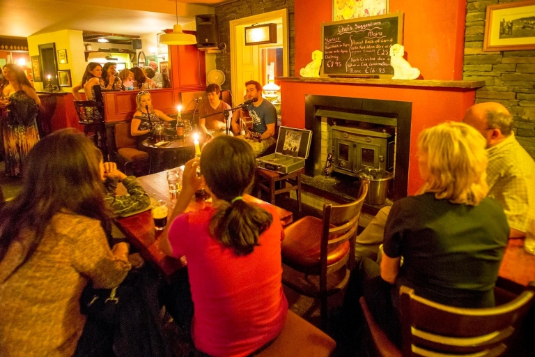Van Dublin: Cliffs of Moher kleine groepsreisOntmoet elkaar in het Merrion Hotel