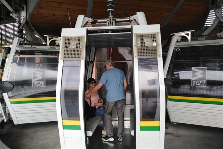 Medellín: Metro and Metro Cable Tour