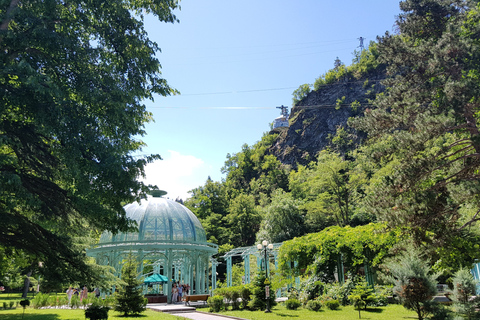 Tbilisi: Tagesausflug zu den privaten Uplistsikhe und Borjomi Hot Pools