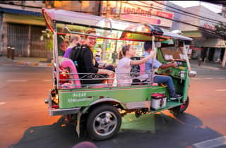 Bangkok: Thonburi-Tuk-Tuk-Foodtour mit lokalen Leckereien