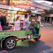 Bangkok: Thonburi Tuk Tuk Food Tour with Local Bites Bangkok: Thonburi Tuk Tuk Food Tour with Local Bites