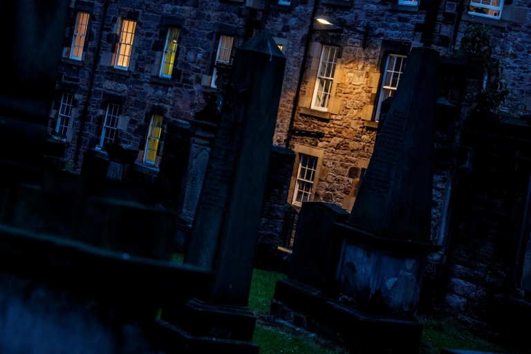Edinburgh: avondbezoek ondergrondse gangen & begraafplaatsGedeelde tour