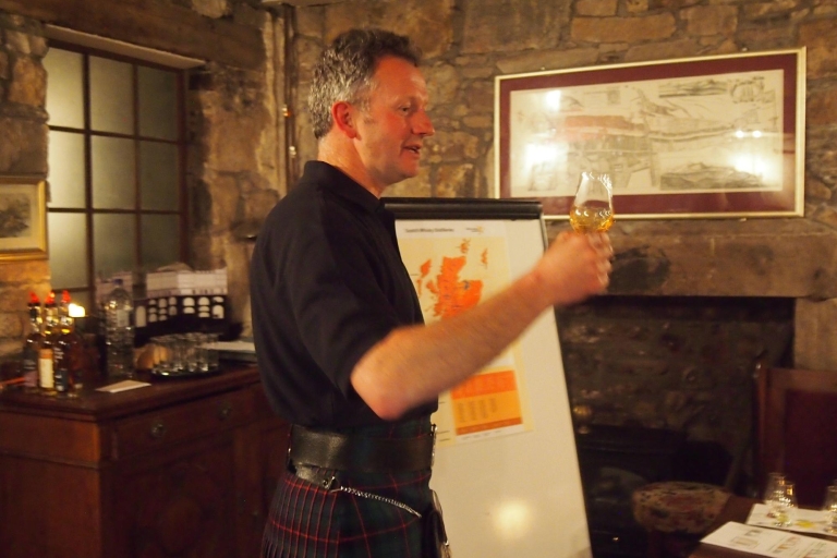 Edimburgo: tour de la historia del whisky y degustación de whiskyTour grupal en inglés