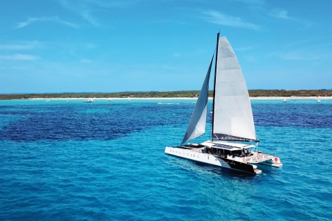 Cartagena: Rosario Islands Catamaran with Lunch and Snorkel Tour with Seafood with Lunch