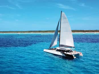 Cartagena: Katamaran till Rosarioöarna med lunch och snorkling