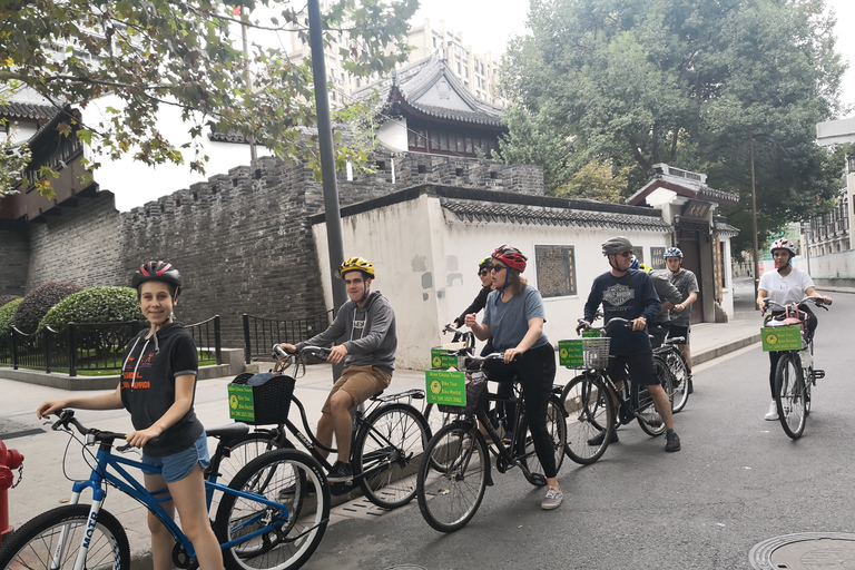 Shanghai: Herb Market, Taoist Temple and Tai Chi Bike Tour