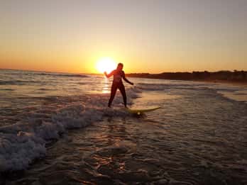 Albufeira: 2 horas de aula de surf na Praia da Falésia