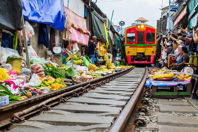 Recorrido en tránsito por el aeropuerto de Suvanabhumi: Mercados Flotantes y del Tren