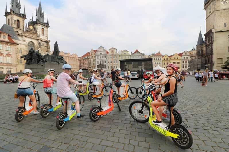 Prague Visite guidée de 3 heures du Grand eScooter GetYourGuide